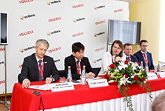 15-тысячный коммерческий автомобиль ISUZU в России  Новости ОАО УАЗ
