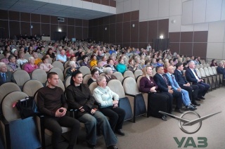 На концерте «Связь времен и поколений» УАЗ поблагодарил ветеранов за вклад в развитие предприятия