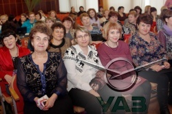 Все цветы, награды и пожелания – труженицам УАЗ