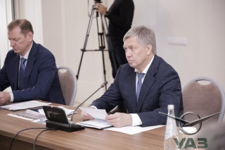 Алексей Русских вручил награды работникам УАЗ в День промышленности Ульяновской области