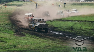 Гонщики УАЗ сохраняют лидерство в чемпионате России по автокроссу