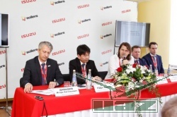 15-тысячный коммерческий автомобиль ISUZU в России  Новости ОАО УАЗ